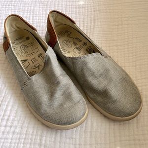 Women’s 7.5 Chaco Ionia Chambray Slip Ons